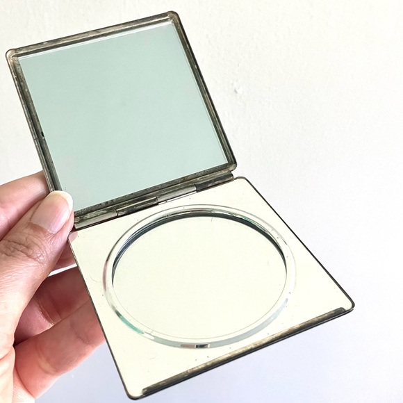 Vintage bikini pinup girl & poodle puppy dog compact pocket mirror - Picture 3 of 4